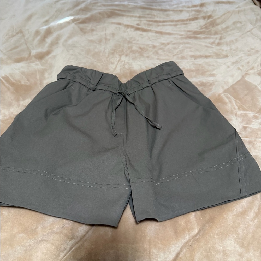Lululemon Women's khaki olive Casual Shorts XXS